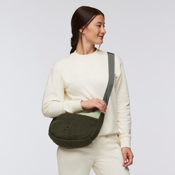 High Pile Fleece 6L Crescent Bag